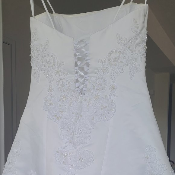 Wedding Dress - Picture 2 of 10